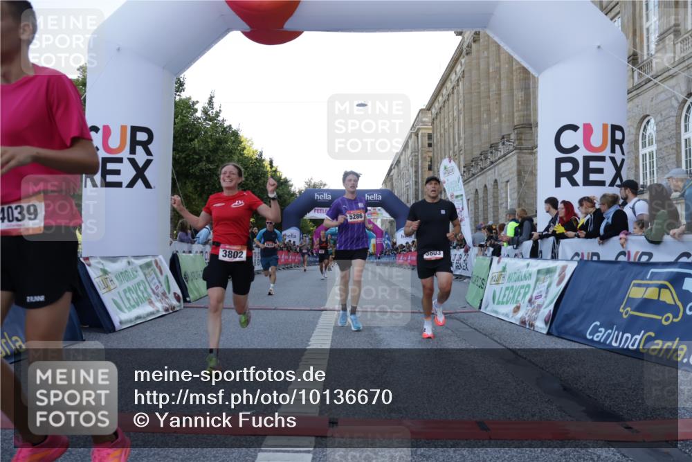 06.09.2026 - CURREX Alsterlauf Yannick Fuchs http://msf.ph/oto/10136670 06.09.2026 09:44:49 Ziel 2442, 2452, 2610, 3226, 3445, 3671, 3802, 3803, 4039, 5286, 8264 meine-sportfotos.de