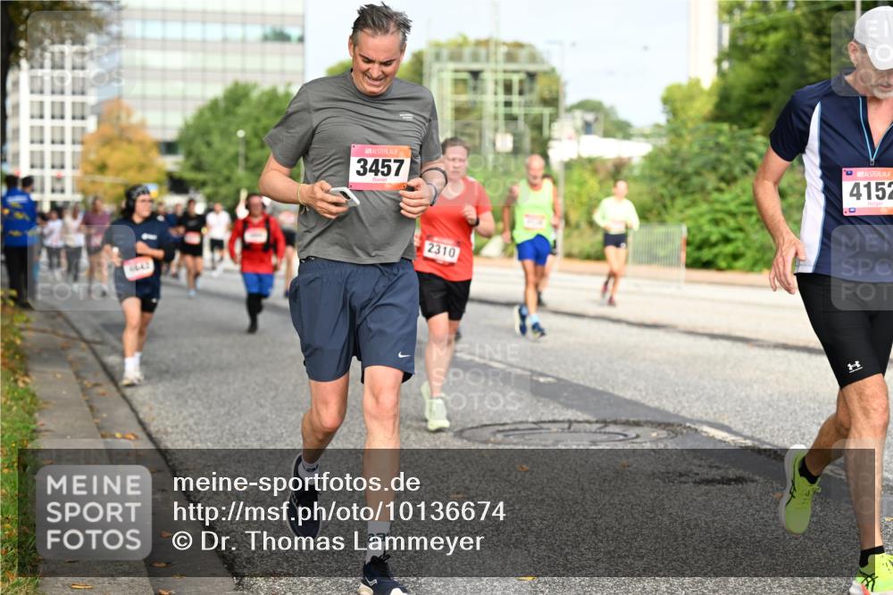 06.09.2026 - CURREX Alsterlauf Dr. Thomas Lammeyer http://msf.ph/oto/10136674 06.09.2026 10:01:52 Laufen 3457, 2310, 4152, 1 meine-sportfotos.de
