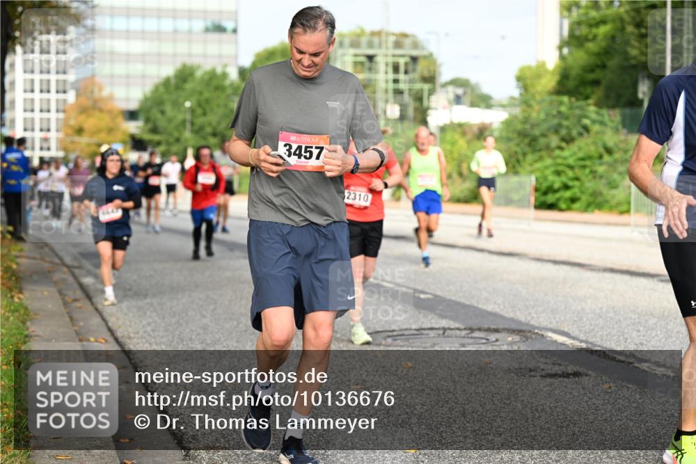 06.09.2026 - CURREX Alsterlauf Dr. Thomas Lammeyer http://msf.ph/oto/10136676 06.09.2026 10:01:52 Laufen 3457, 2310 meine-sportfotos.de