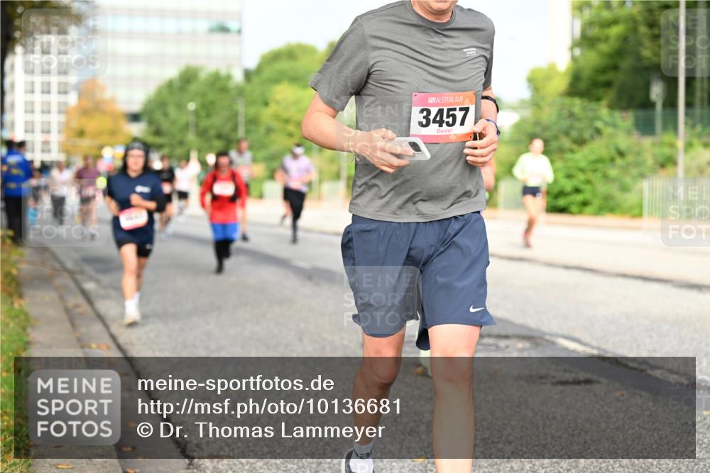 06.09.2026 - CURREX Alsterlauf Dr. Thomas Lammeyer http://msf.ph/oto/10136681 06.09.2026 10:01:53 Laufen 3457 meine-sportfotos.de