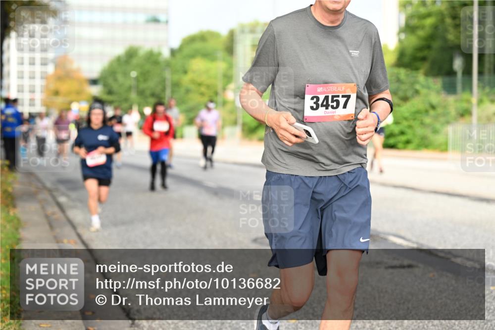 06.09.2026 - CURREX Alsterlauf Dr. Thomas Lammeyer http://msf.ph/oto/10136682 06.09.2026 10:01:53 Laufen 3457 meine-sportfotos.de