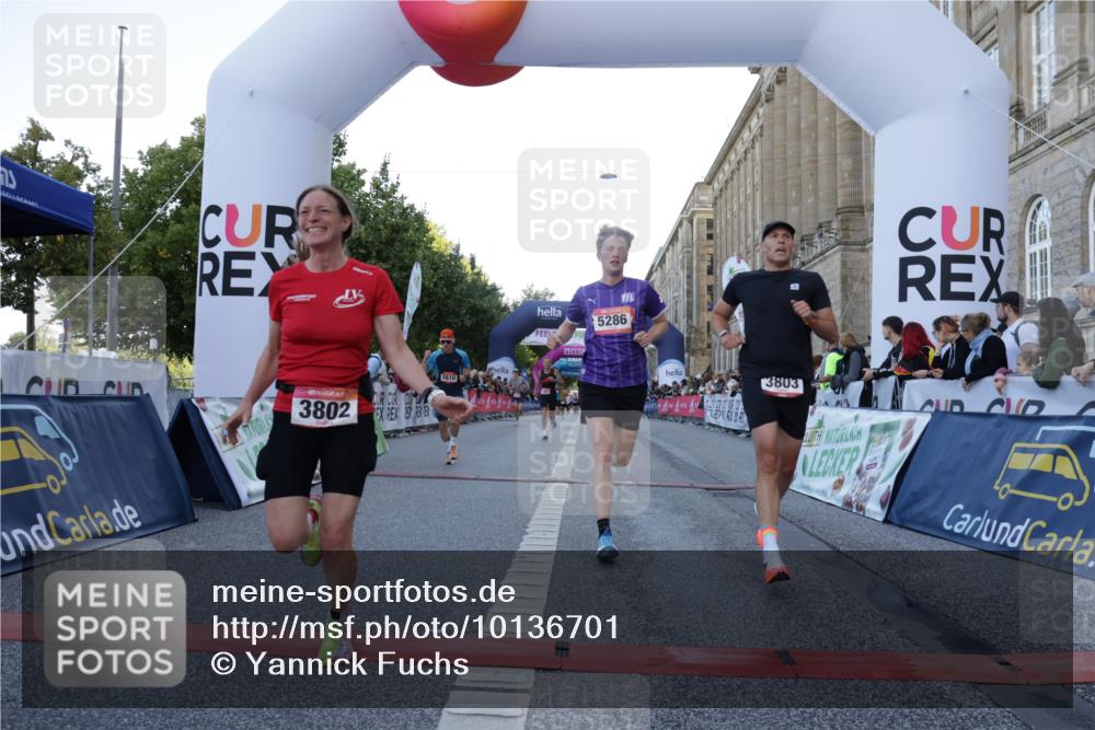 06.09.2026 - CURREX Alsterlauf Yannick Fuchs http://msf.ph/oto/10136701 06.09.2026 09:44:50 Ziel 2442, 2452, 2610, 3226, 3671, 3802, 3803, 4039, 4128, 5286, 8264 meine-sportfotos.de