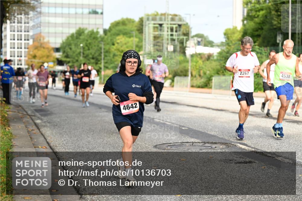 06.09.2026 - CURREX Alsterlauf Dr. Thomas Lammeyer http://msf.ph/oto/10136703 06.09.2026 10:01:55 Laufen 4642, 2267, 4538 meine-sportfotos.de