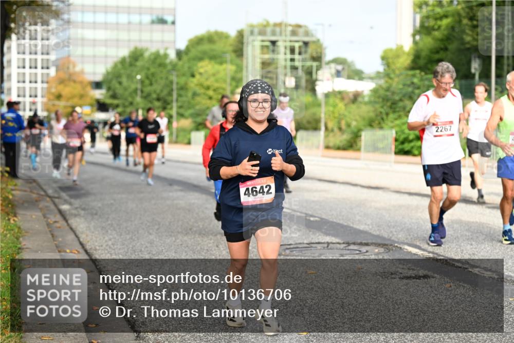 06.09.2026 - CURREX Alsterlauf Dr. Thomas Lammeyer http://msf.ph/oto/10136706 06.09.2026 10:01:55 Laufen 4642, 2267 meine-sportfotos.de