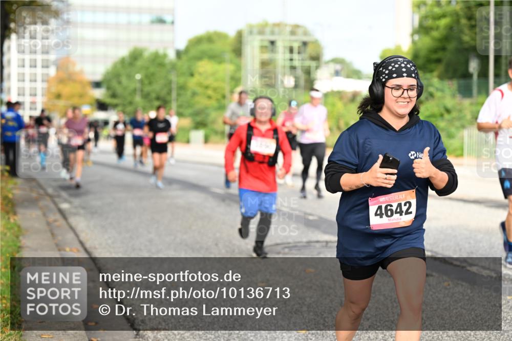 06.09.2026 - CURREX Alsterlauf Dr. Thomas Lammeyer http://msf.ph/oto/10136713 06.09.2026 10:01:56 Laufen 4642 meine-sportfotos.de