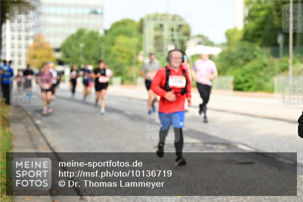 06.09.2026 - CURREX Alsterlauf Dr. Thomas Lammeyer http://msf.ph/oto/10136719 06.09.2026 10:01:56 Laufen  meine-sportfotos.de