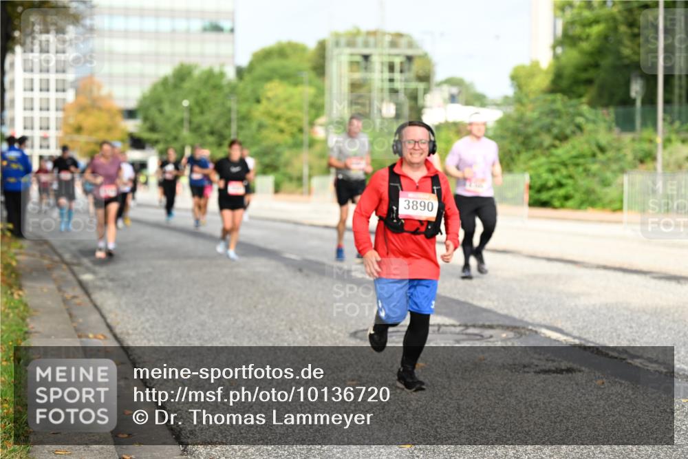 06.09.2026 - CURREX Alsterlauf Dr. Thomas Lammeyer http://msf.ph/oto/10136720 06.09.2026 10:01:56 Laufen 3890 meine-sportfotos.de