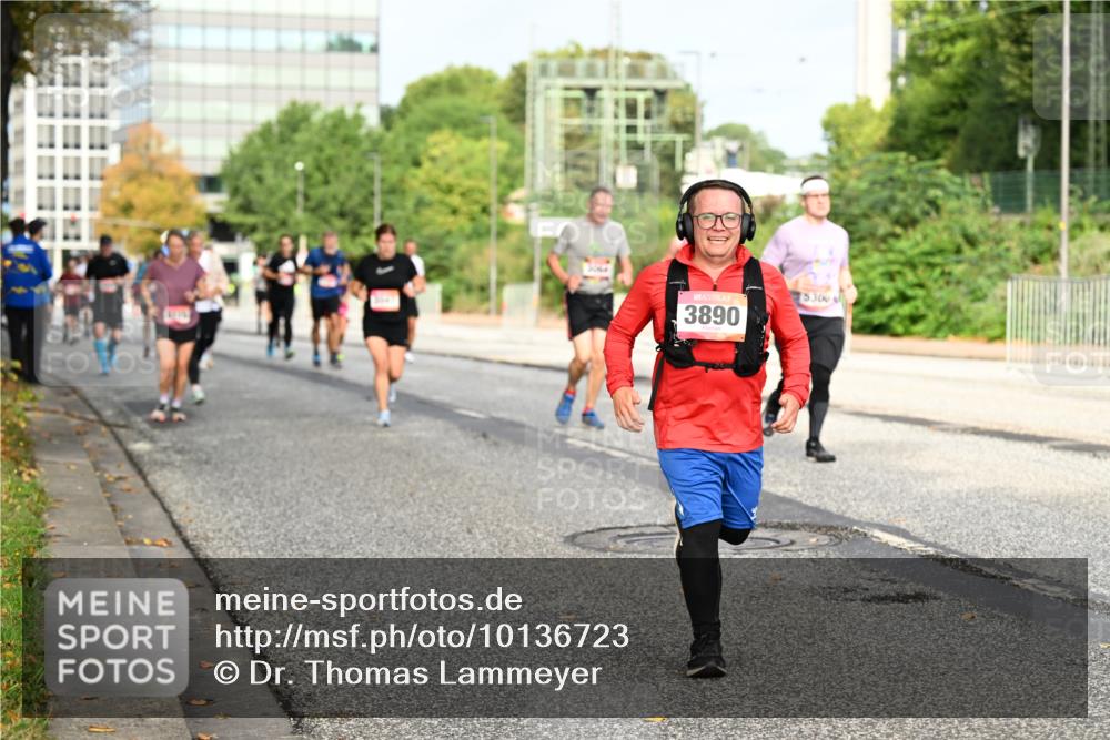 06.09.2026 - CURREX Alsterlauf Dr. Thomas Lammeyer http://msf.ph/oto/10136723 06.09.2026 10:01:57 Laufen 3890, 5300 meine-sportfotos.de