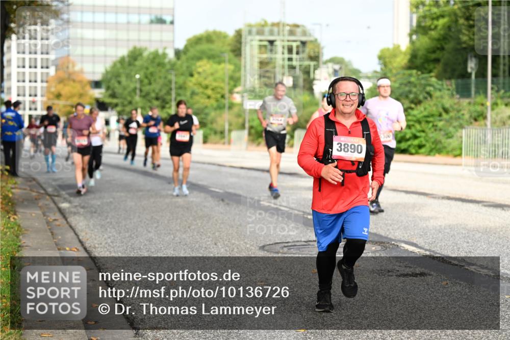 06.09.2026 - CURREX Alsterlauf Dr. Thomas Lammeyer http://msf.ph/oto/10136726 06.09.2026 10:01:57 Laufen 3890, 6300 meine-sportfotos.de