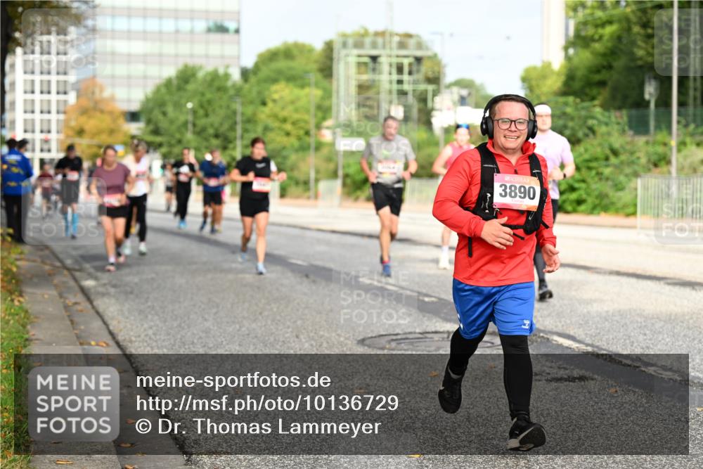 06.09.2026 - CURREX Alsterlauf Dr. Thomas Lammeyer http://msf.ph/oto/10136729 06.09.2026 10:01:57 Laufen 3890 meine-sportfotos.de