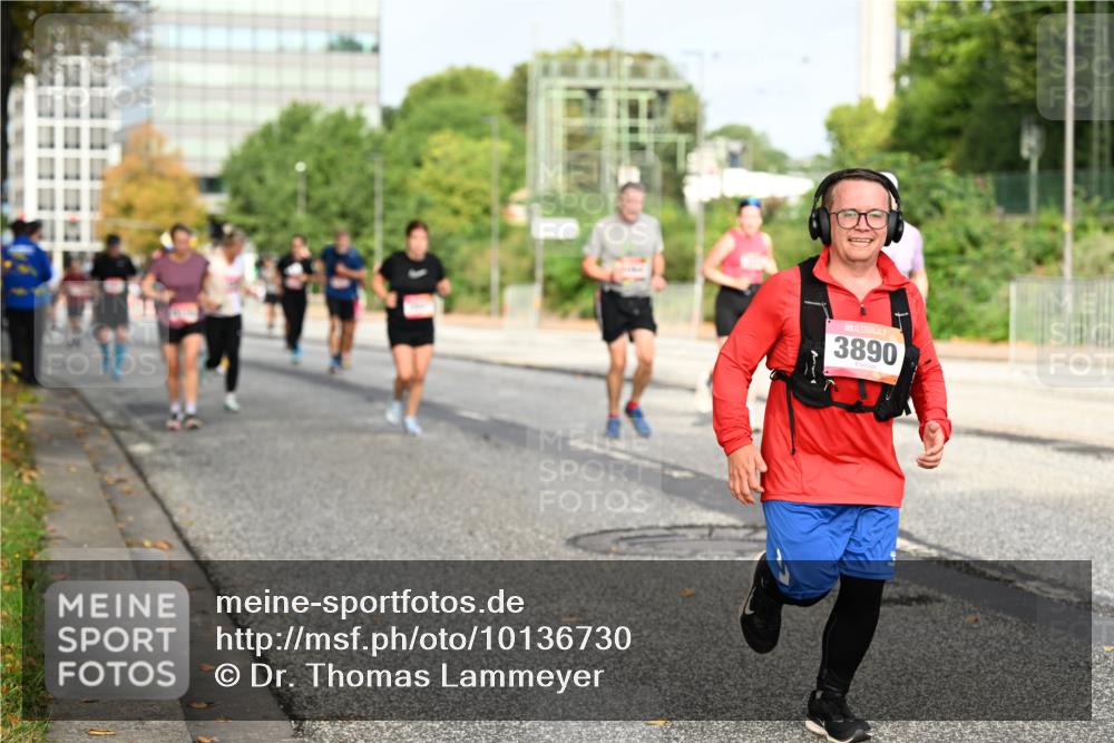 06.09.2026 - CURREX Alsterlauf Dr. Thomas Lammeyer http://msf.ph/oto/10136730 06.09.2026 10:01:57 Laufen 3890 meine-sportfotos.de