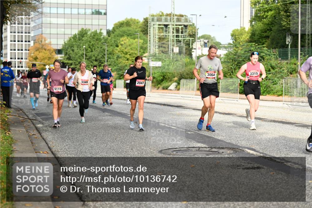 06.09.2026 - CURREX Alsterlauf Dr. Thomas Lammeyer http://msf.ph/oto/10136742 06.09.2026 10:01:58 Laufen 3315, 3064, 5781, 2047, 4481, 5349, 5115 meine-sportfotos.de