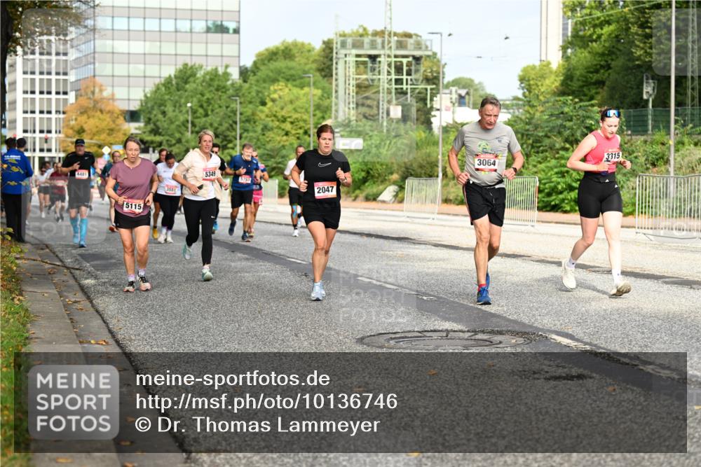 06.09.2026 - CURREX Alsterlauf Dr. Thomas Lammeyer http://msf.ph/oto/10136746 06.09.2026 10:01:58 Laufen 4481, 5115, 5349, 5783, 3551, 2047, 3315, 3064 meine-sportfotos.de