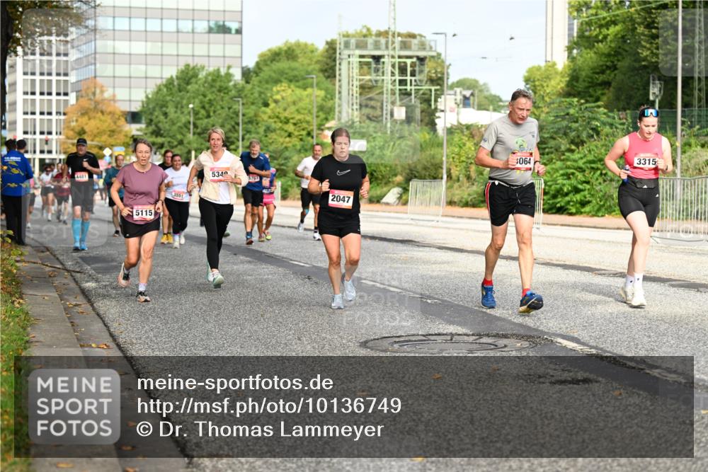 06.09.2026 - CURREX Alsterlauf Dr. Thomas Lammeyer http://msf.ph/oto/10136749 06.09.2026 10:01:59 Laufen 4481, 5115, 3551, 5340, 2047, 3064, 3315 meine-sportfotos.de