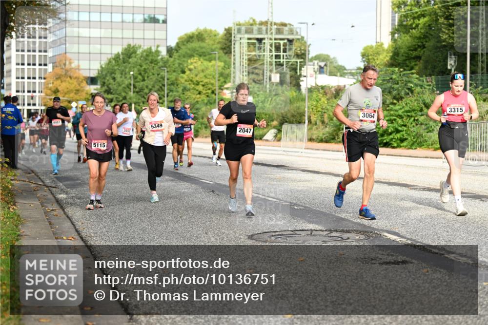 06.09.2026 - CURREX Alsterlauf Dr. Thomas Lammeyer http://msf.ph/oto/10136751 06.09.2026 10:01:59 Laufen 4481, 5115, 3551, 5349, 488, 2047, 3315, 3064 meine-sportfotos.de