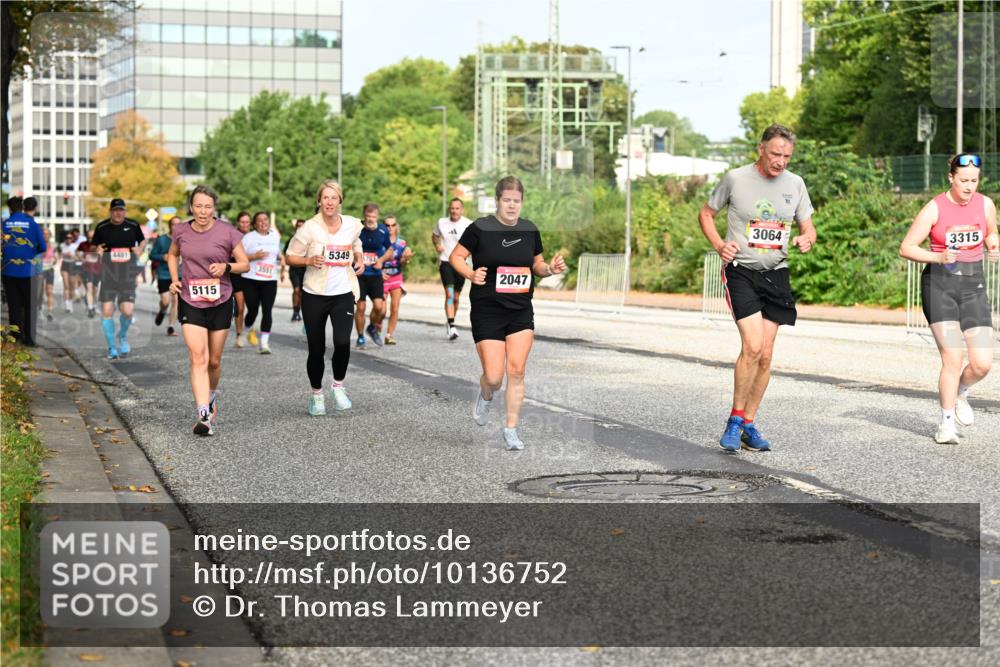06.09.2026 - CURREX Alsterlauf Dr. Thomas Lammeyer http://msf.ph/oto/10136752 06.09.2026 10:01:59 Laufen 4481, 5115, 3551, 5349, 2047, 3064, 3315 meine-sportfotos.de