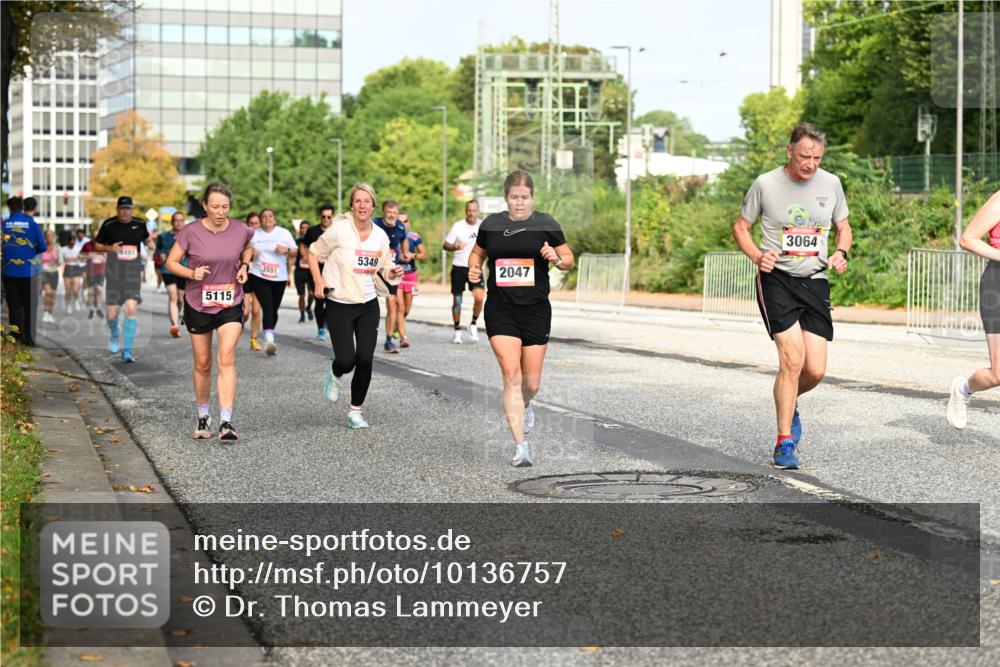 06.09.2026 - CURREX Alsterlauf Dr. Thomas Lammeyer http://msf.ph/oto/10136757 06.09.2026 10:01:59 Laufen 5115, 3551, 5349, 3064, 2047 meine-sportfotos.de