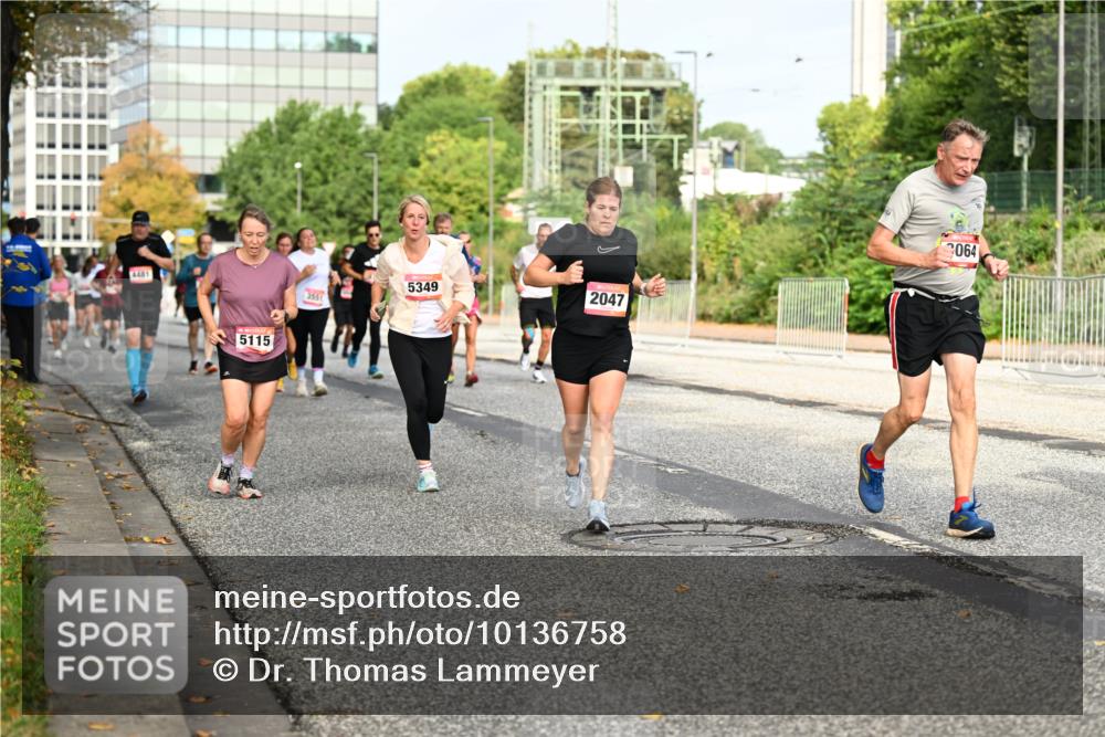 06.09.2026 - CURREX Alsterlauf Dr. Thomas Lammeyer http://msf.ph/oto/10136758 06.09.2026 10:02:00 Laufen 4481, 5115, 3551, 5349, 2047, 064 meine-sportfotos.de