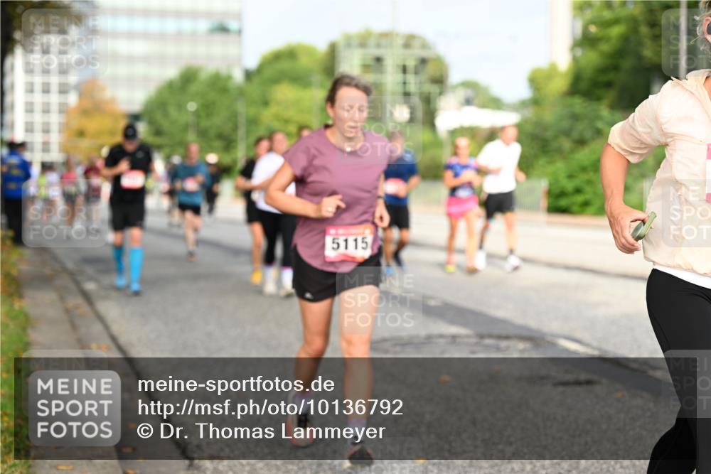 06.09.2026 - CURREX Alsterlauf Dr. Thomas Lammeyer http://msf.ph/oto/10136792 06.09.2026 10:02:02 Laufen 5115 meine-sportfotos.de