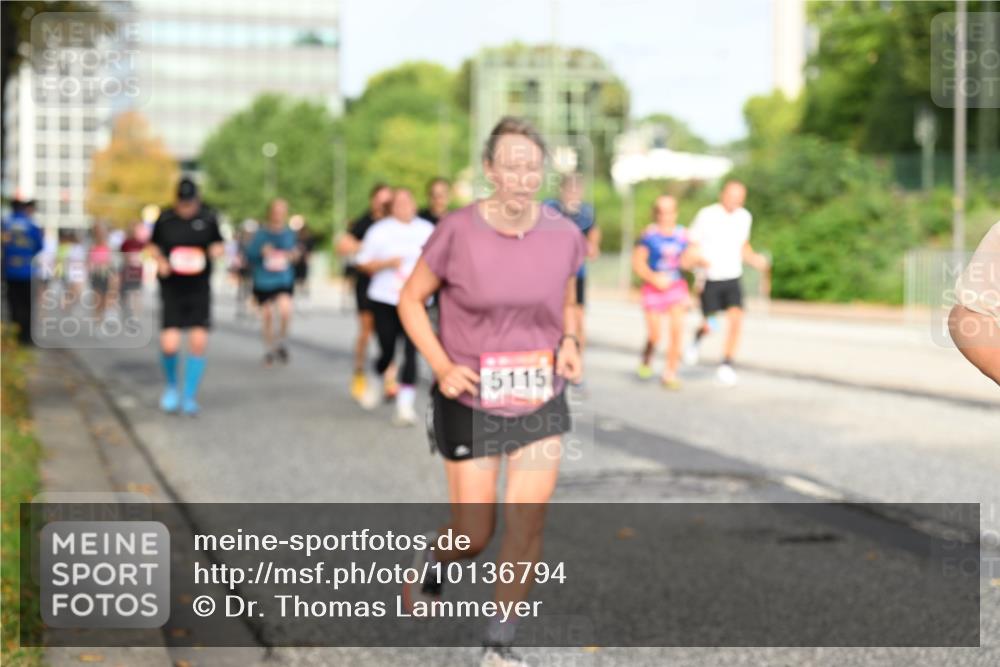 06.09.2026 - CURREX Alsterlauf Dr. Thomas Lammeyer http://msf.ph/oto/10136794 06.09.2026 10:02:02 Laufen 5115 meine-sportfotos.de