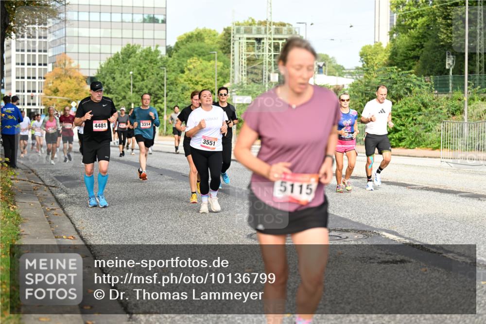 06.09.2026 - CURREX Alsterlauf Dr. Thomas Lammeyer http://msf.ph/oto/10136799 06.09.2026 10:02:03 Laufen 4481, 3314, 3551, 5115 meine-sportfotos.de