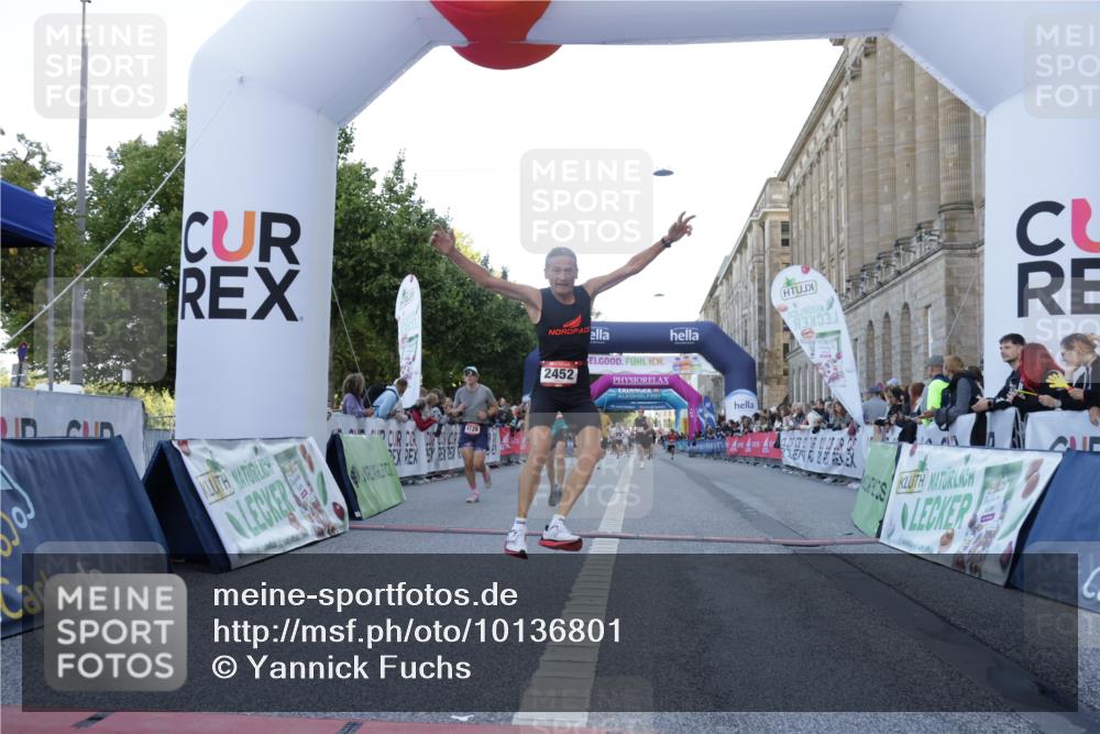 06.09.2026 - CURREX Alsterlauf Yannick Fuchs http://msf.ph/oto/10136801 06.09.2026 09:44:53 Ziel 2442, 2452, 2610, 3802, 3803, 4039, 4128, 5286 meine-sportfotos.de