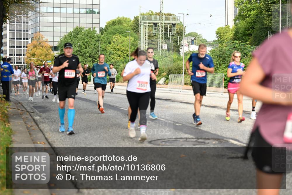 06.09.2026 - CURREX Alsterlauf Dr. Thomas Lammeyer http://msf.ph/oto/10136806 06.09.2026 10:02:04 Laufen 5726, 4481, 3314, 3551, 5763 meine-sportfotos.de
