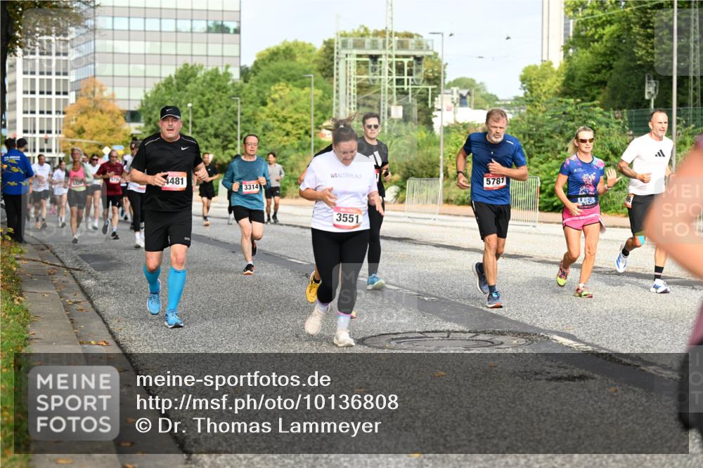 06.09.2026 - CURREX Alsterlauf Dr. Thomas Lammeyer http://msf.ph/oto/10136808 06.09.2026 10:02:04 Laufen 4481, 3314, 3551, 5781 meine-sportfotos.de