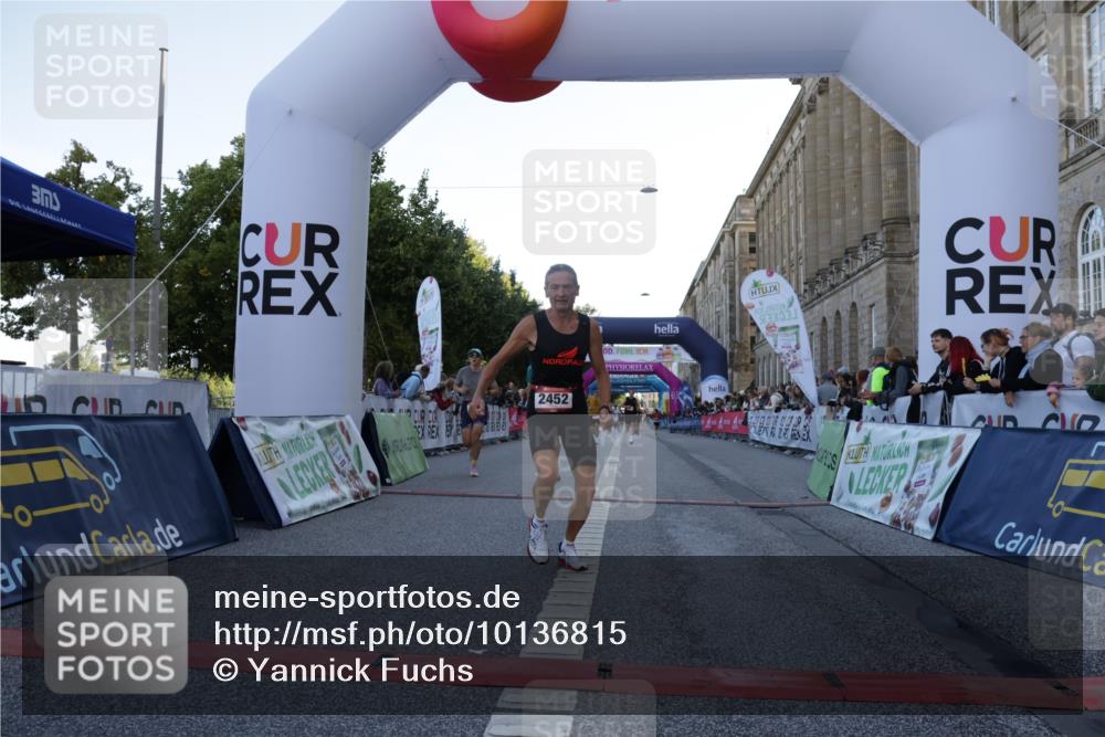 06.09.2026 - CURREX Alsterlauf Yannick Fuchs http://msf.ph/oto/10136815 06.09.2026 09:44:54 Ziel 2442, 2452, 2610, 3802, 3803, 4039, 4128, 5286, 5837, 6243 meine-sportfotos.de