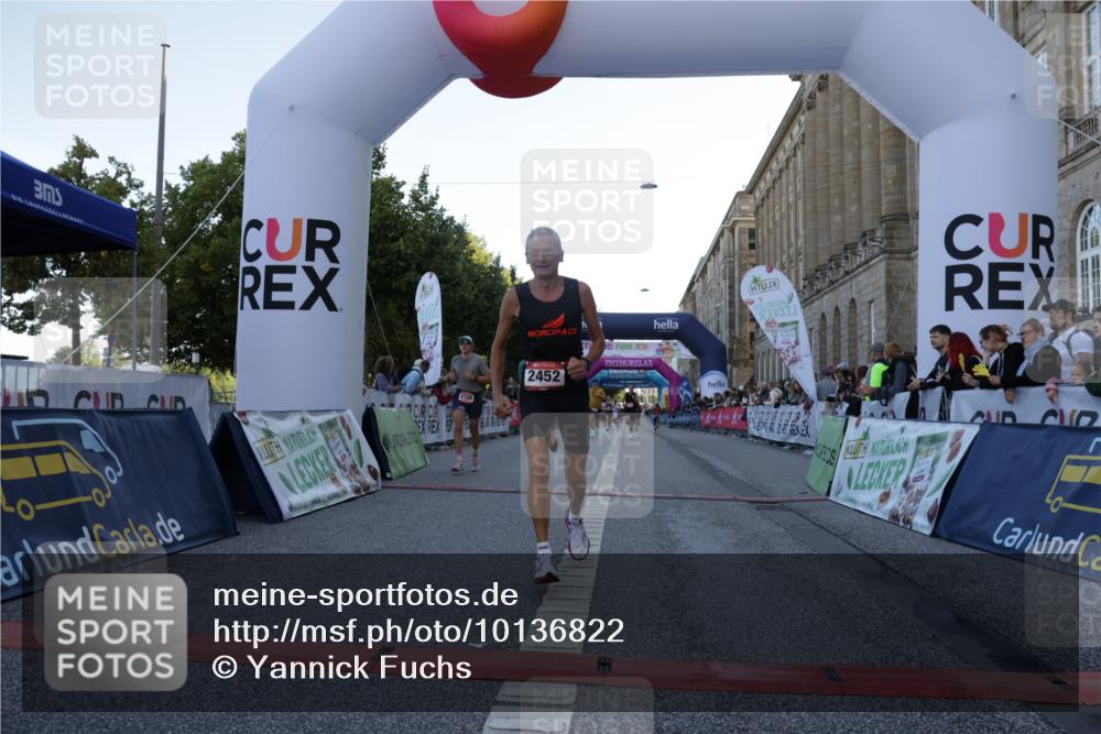 06.09.2026 - CURREX Alsterlauf Yannick Fuchs http://msf.ph/oto/10136822 06.09.2026 09:44:54 Ziel 2442, 2452, 2610, 3802, 3803, 4039, 4128, 5286, 5837, 6243 meine-sportfotos.de