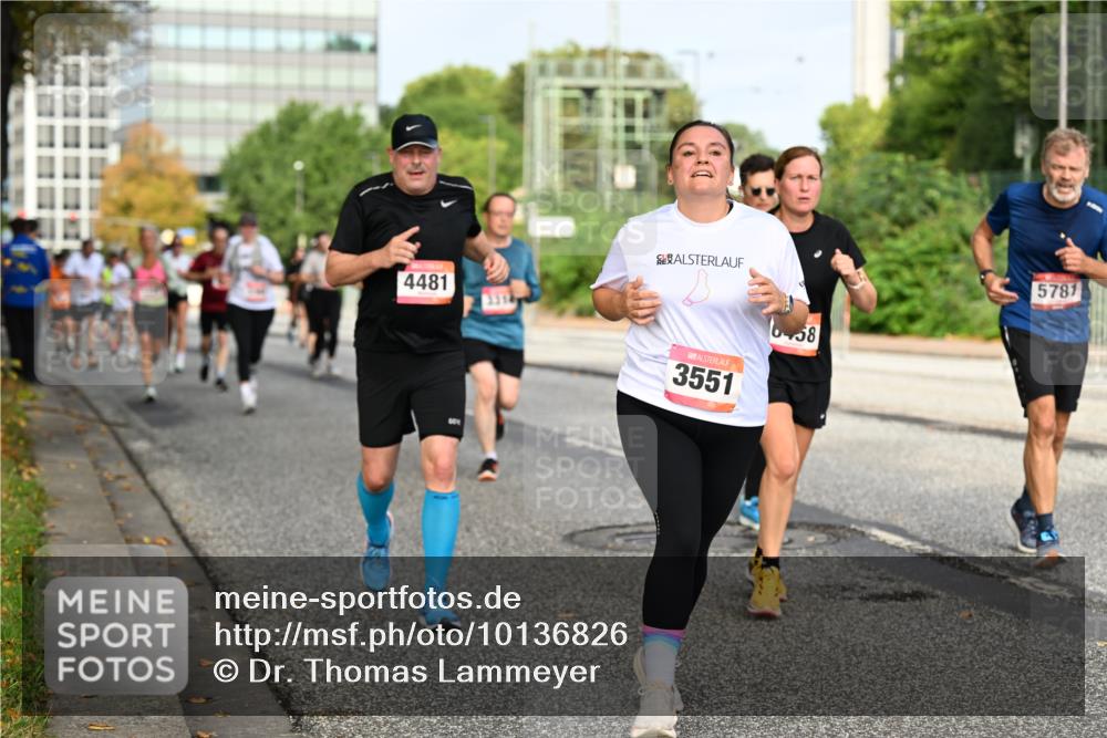 06.09.2026 - CURREX Alsterlauf Dr. Thomas Lammeyer http://msf.ph/oto/10136826 06.09.2026 10:02:05 Laufen 4481, 3314, 3551, 6, 58, 5781 meine-sportfotos.de