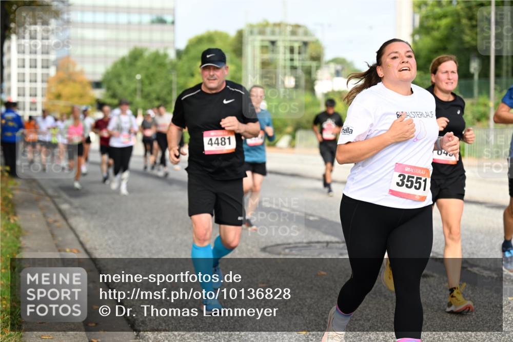 06.09.2026 - CURREX Alsterlauf Dr. Thomas Lammeyer http://msf.ph/oto/10136828 06.09.2026 10:02:06 Laufen 4481, 3551 meine-sportfotos.de