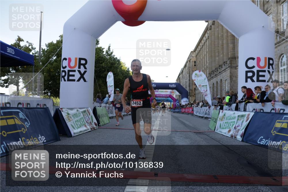 06.09.2026 - CURREX Alsterlauf Yannick Fuchs http://msf.ph/oto/10136839 06.09.2026 09:44:54 Ziel 2442, 2452, 2610, 3802, 3803, 4039, 4128, 5286, 5837, 6243 meine-sportfotos.de