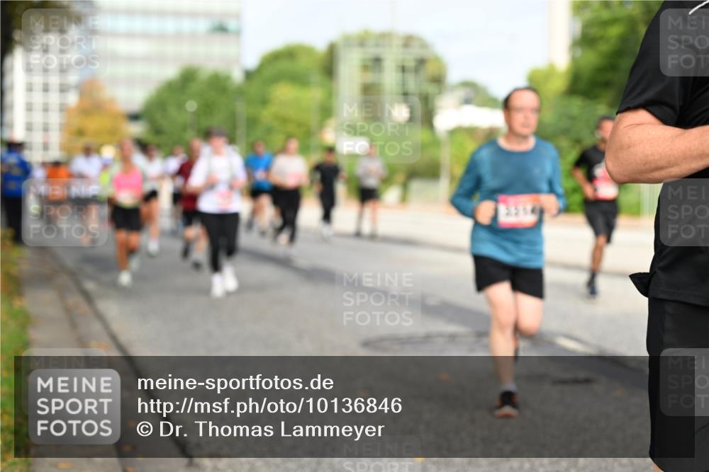 06.09.2026 - CURREX Alsterlauf Dr. Thomas Lammeyer http://msf.ph/oto/10136846 06.09.2026 10:02:07 Laufen  meine-sportfotos.de