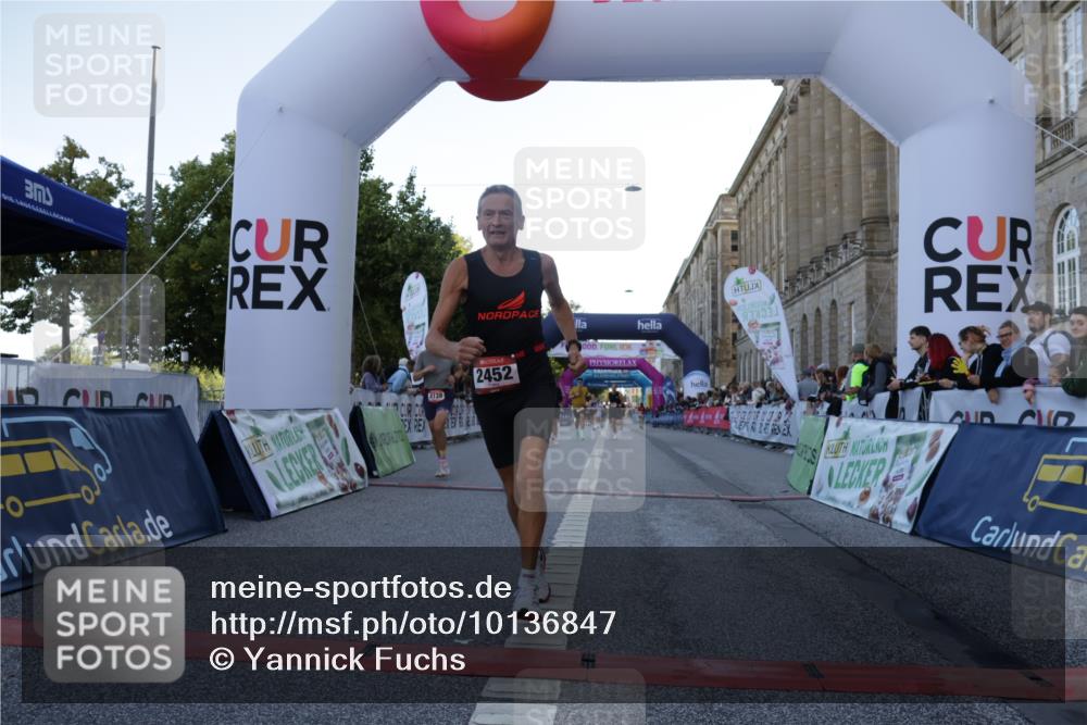 06.09.2026 - CURREX Alsterlauf Yannick Fuchs http://msf.ph/oto/10136847 06.09.2026 09:44:54 Ziel 2442, 2452, 2610, 3802, 3803, 4039, 4128, 5286, 5837, 6243 meine-sportfotos.de