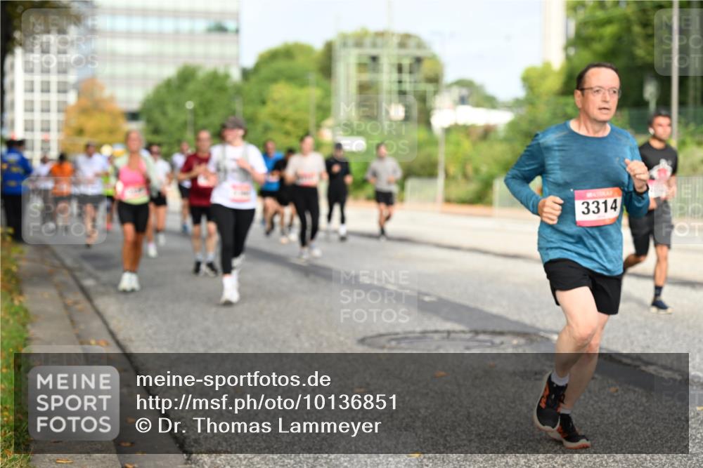 06.09.2026 - CURREX Alsterlauf Dr. Thomas Lammeyer http://msf.ph/oto/10136851 06.09.2026 10:02:08 Laufen 3314 meine-sportfotos.de