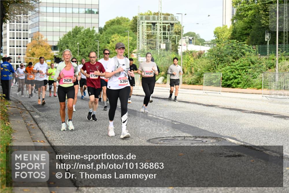 06.09.2026 - CURREX Alsterlauf Dr. Thomas Lammeyer http://msf.ph/oto/10136863 06.09.2026 10:02:09 Laufen 6121, 4197, 5726, 394, 3439, 5364 meine-sportfotos.de