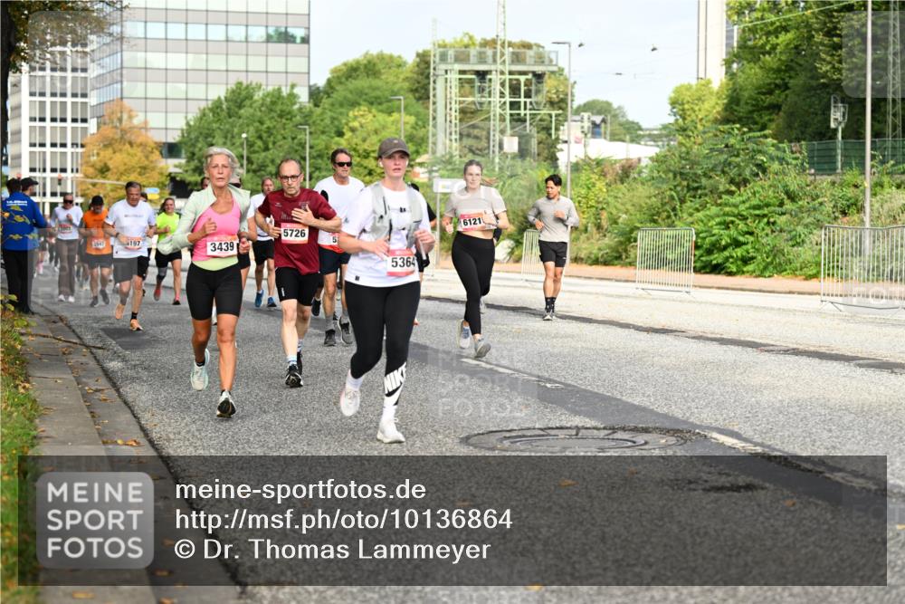 06.09.2026 - CURREX Alsterlauf Dr. Thomas Lammeyer http://msf.ph/oto/10136864 06.09.2026 10:02:09 Laufen 3947, 197, 3439, 5726, 5, 5364, 6121 meine-sportfotos.de