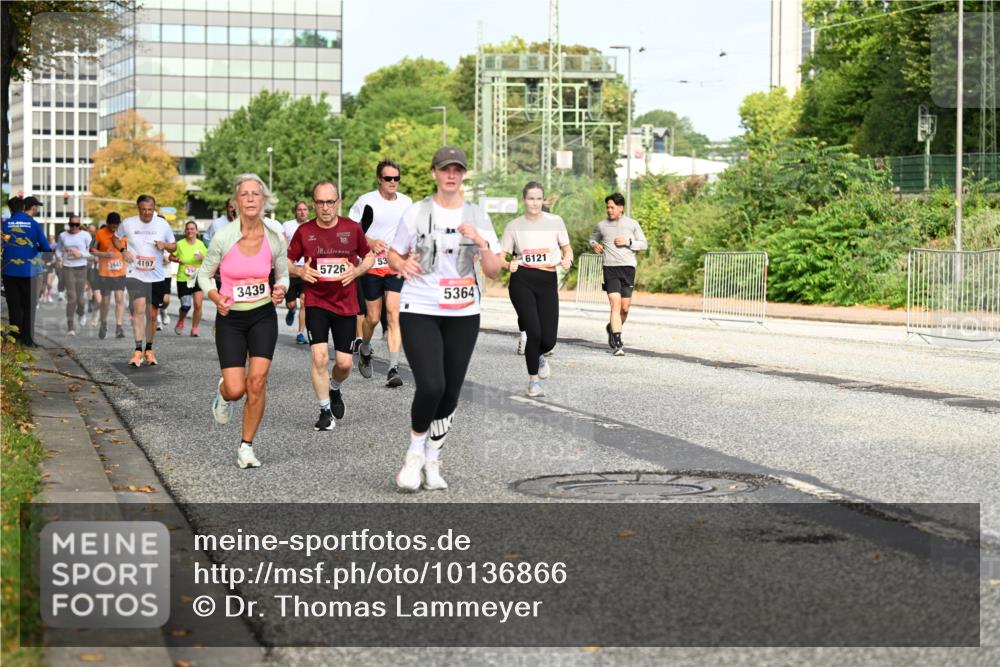 06.09.2026 - CURREX Alsterlauf Dr. Thomas Lammeyer http://msf.ph/oto/10136866 06.09.2026 10:02:09 Laufen 3947, 4197, 53, 5726, 3439, 5364, 6121 meine-sportfotos.de