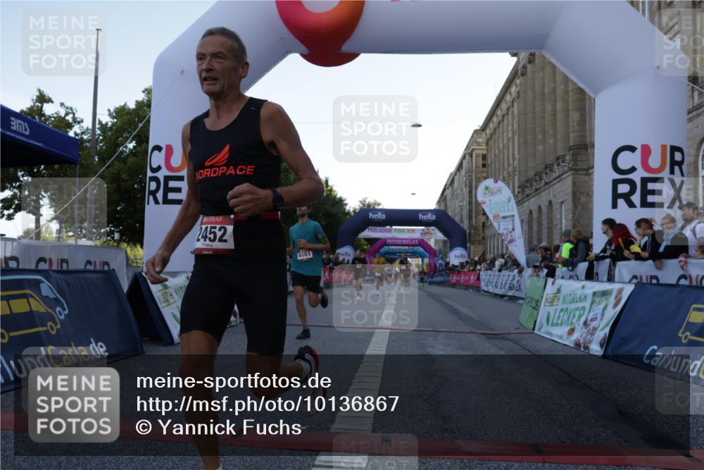 06.09.2026 - CURREX Alsterlauf Yannick Fuchs http://msf.ph/oto/10136867 06.09.2026 09:44:55 Ziel 2452, 2610, 3802, 3803, 4011, 4039, 4128, 5286, 5837, 6243 meine-sportfotos.de