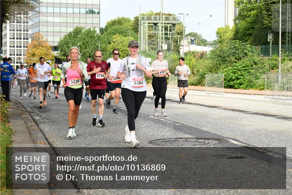 06.09.2026 - CURREX Alsterlauf Dr. Thomas Lammeyer http://msf.ph/oto/10136869 06.09.2026 10:02:09 Laufen 4197, 3942, 5726, 6121, 3439, 539, 5364 meine-sportfotos.de