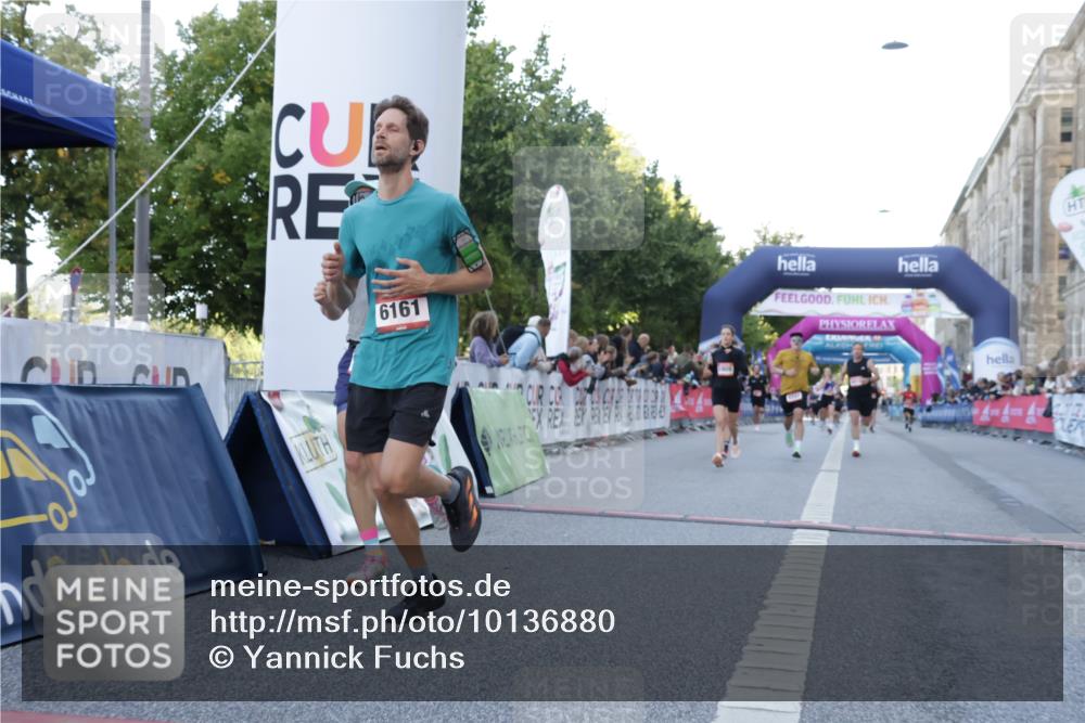 06.09.2026 - CURREX Alsterlauf Yannick Fuchs http://msf.ph/oto/10136880 06.09.2026 09:44:55 Ziel 2452, 2610, 3802, 3803, 4011, 4039, 4128, 5286, 5837, 6243 meine-sportfotos.de