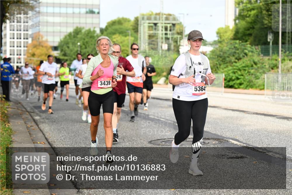 06.09.2026 - CURREX Alsterlauf Dr. Thomas Lammeyer http://msf.ph/oto/10136883 06.09.2026 10:02:11 Laufen 3439, 26, 5390, 5364 meine-sportfotos.de