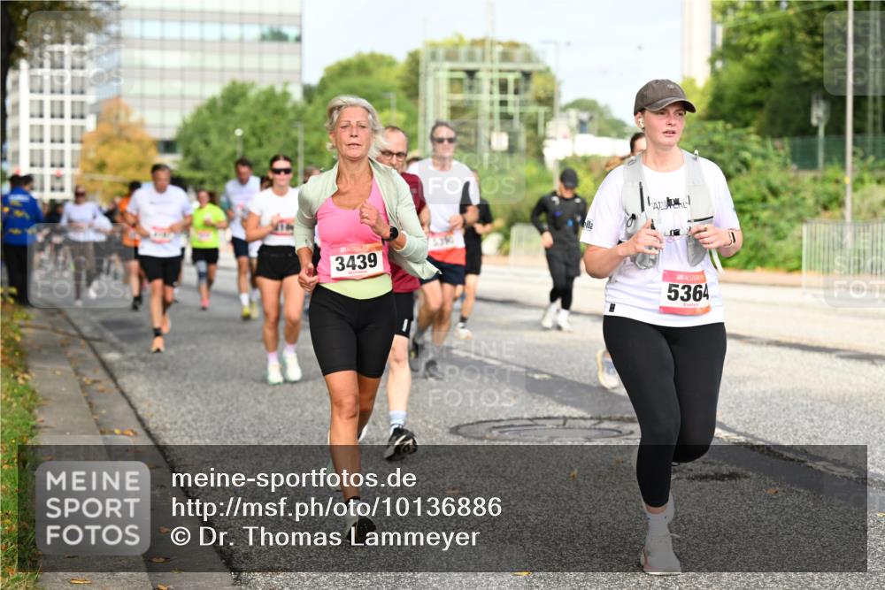 06.09.2026 - CURREX Alsterlauf Dr. Thomas Lammeyer http://msf.ph/oto/10136886 06.09.2026 10:02:11 Laufen 3439, 5390, 5364 meine-sportfotos.de