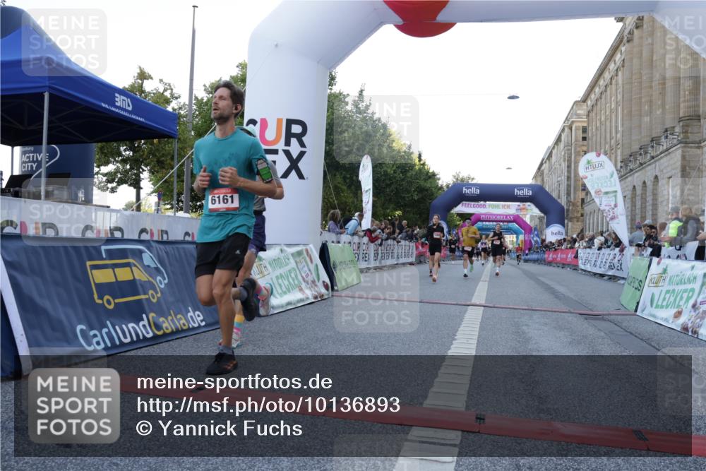 06.09.2026 - CURREX Alsterlauf Yannick Fuchs http://msf.ph/oto/10136893 06.09.2026 09:44:56 Ziel 2452, 2610, 3802, 3803, 4011, 4128, 5286, 5837, 6243 meine-sportfotos.de