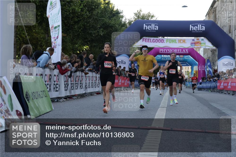 06.09.2026 - CURREX Alsterlauf Yannick Fuchs http://msf.ph/oto/10136903 06.09.2026 09:44:56 Ziel 2452, 2610, 3802, 3803, 4011, 4128, 5286, 5837, 6243 meine-sportfotos.de