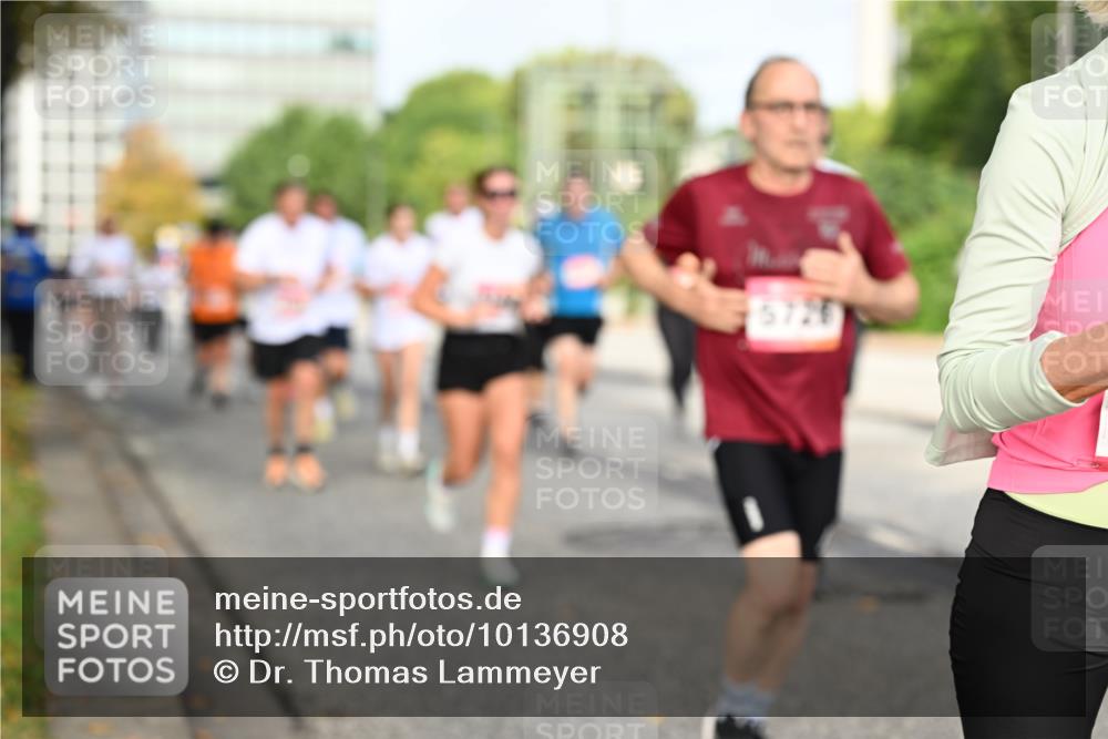 06.09.2026 - CURREX Alsterlauf Dr. Thomas Lammeyer http://msf.ph/oto/10136908 06.09.2026 10:02:13 Laufen 5726 meine-sportfotos.de