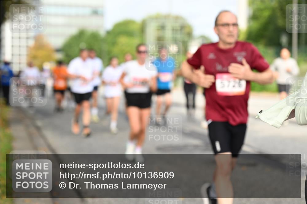 06.09.2026 - CURREX Alsterlauf Dr. Thomas Lammeyer http://msf.ph/oto/10136909 06.09.2026 10:02:13 Laufen 5726 meine-sportfotos.de