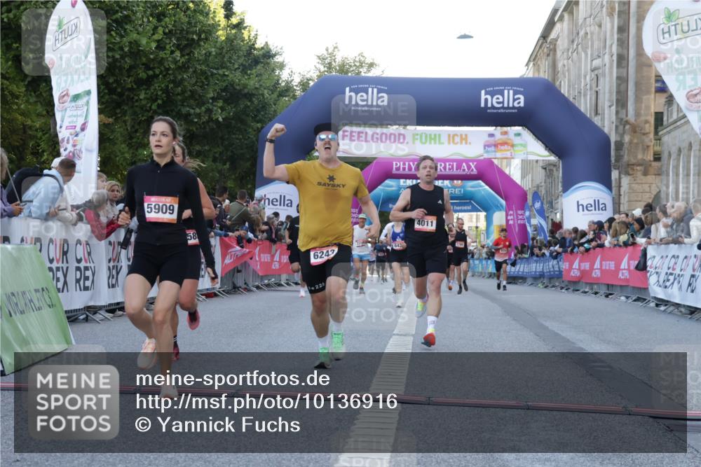 06.09.2026 - CURREX Alsterlauf Yannick Fuchs http://msf.ph/oto/10136916 06.09.2026 09:44:57 Ziel 2452, 2610, 3803, 4011, 4128, 5286, 5837, 6243, 6420 meine-sportfotos.de