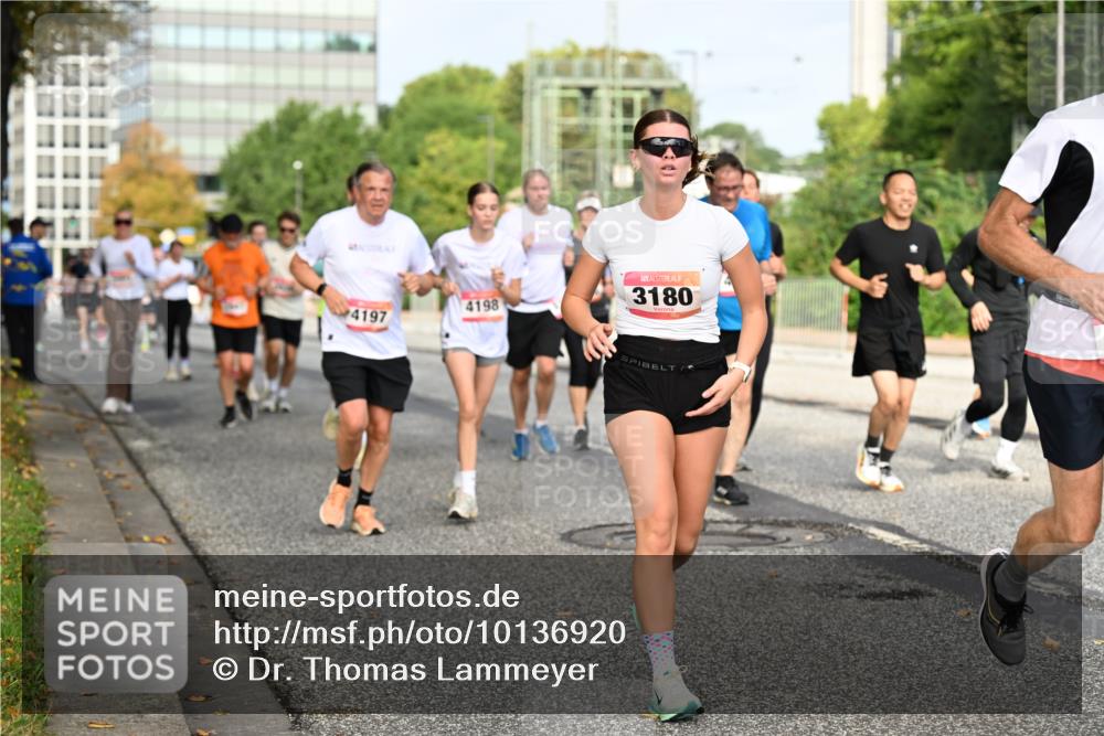 06.09.2026 - CURREX Alsterlauf Dr. Thomas Lammeyer http://msf.ph/oto/10136920 06.09.2026 10:02:14 Laufen 4198, 4197, 3180 meine-sportfotos.de